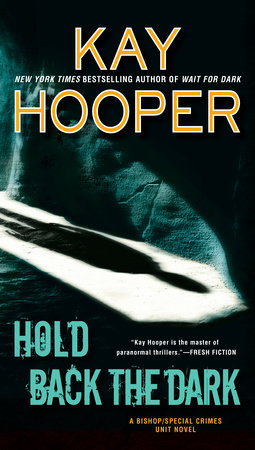 Kay Hooper – Hold Back the Dark Audiobook